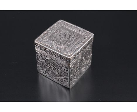 A silver pill box, engraved with an Indian influenced design, 2004, 19.92 g