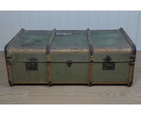 A vintage cabin trunk, 94 x 54 x 33 cm