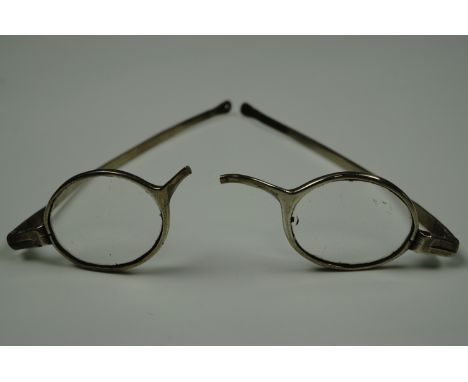 A set of Georgian silver spectacles, engraved "Mrs B Richardson", (a/f)