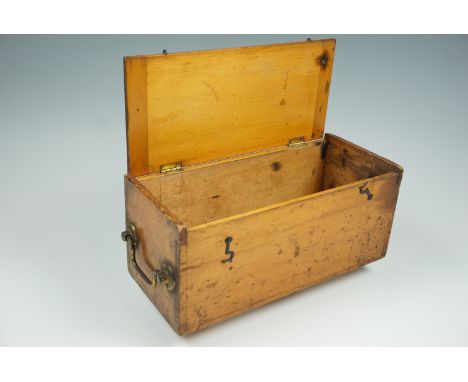 A Victorian microscope or similar instrument case, 30 x 13 x 13 cm