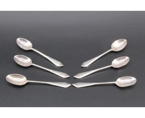 A set of six Art Deco influenced silver coffee spoons, London, 1918, 85 g