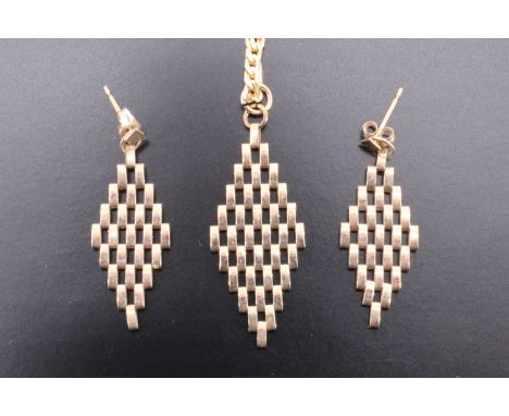 A pair of 9 ct gold lozenge shaped gate-link ear pendants, together with a conforming yellow metal pendant and a 9 ct gold S-