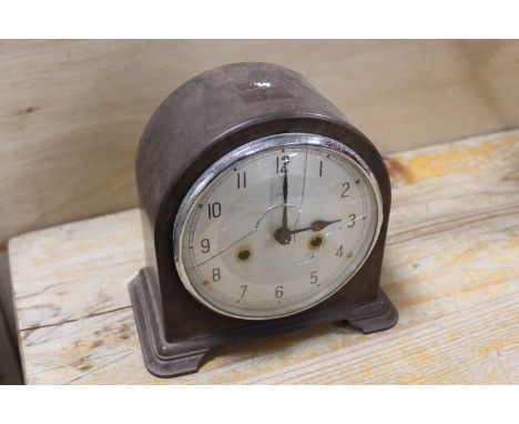 A VINTAGE MANTLE CLOCK A/F