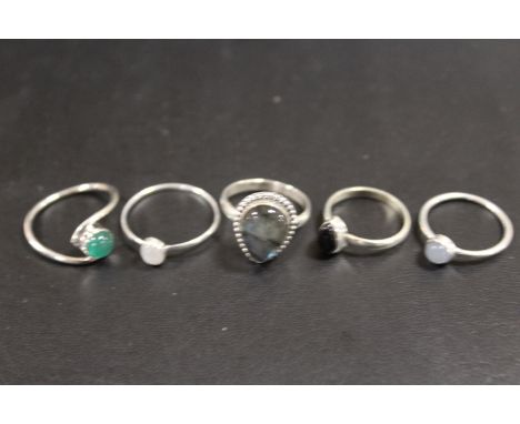 A COLLECTION OF 5 SILVER GEMSTONE DRESS RINGS TO INCLUDE JADE, OPAL ETC