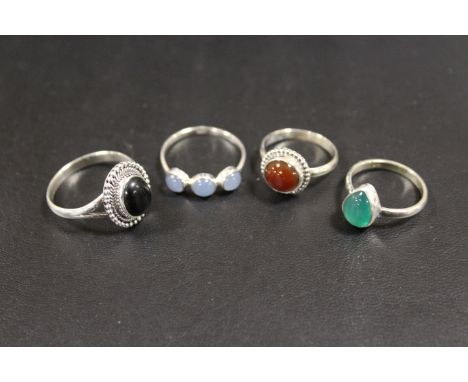 A COLLECTION OF 4 SILVER GEMSTONE DRESS RINGS TO INCLUDE AMETHYST, OPAL, ETC