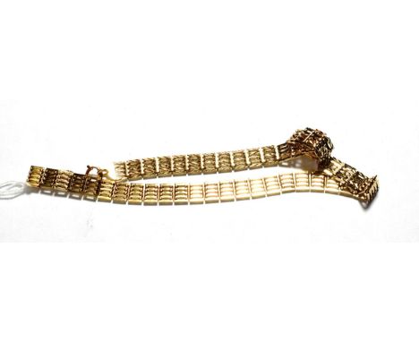 A 9 carat gold gate link necklace, length 41cm .  Gross weight 27.56 grams. 