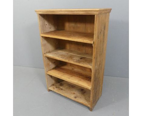 A vintage pine open bookcase. Width 69cm, height 104cm, depth 33cm.