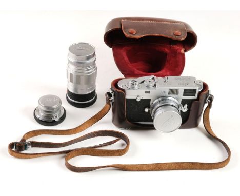 Leica M2. Leica M2 rangefinder 35mm camera, chrome body, serial number 970809, manufactured 1959 by Ernst Leitz GmbH in Wetzl