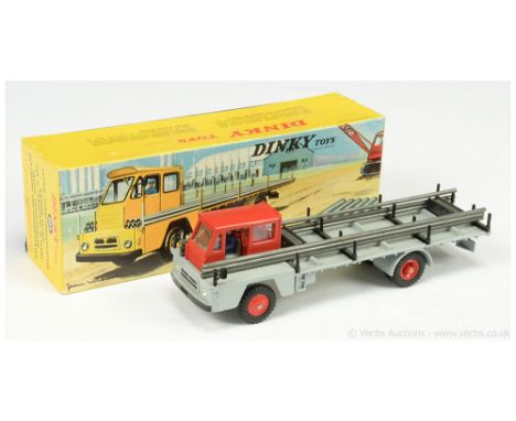 French Dinky 885 Camion Saviem Porte-Fer - grey, red plastic cab and hubs, with driver figure, correct pipe steel load - Exce