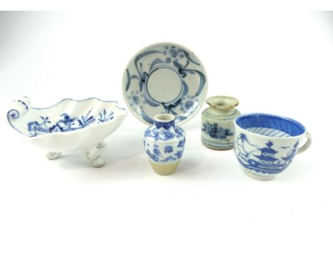 Meissen blue and white onion pattern pickle dish, modelled as a scallop shell and raised on C-scroll feet, together with four