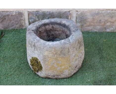 A SMALL OCTAGONAL SANDSTONE TROUGH, 14 1/2" x 11" (Est. plus 21% premium inc. VAT)