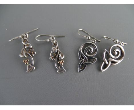 A PAIR OF 925 SILVER & CYMRU GOLD FLORAL EARRINGS, 3.2 grms and a pair of 925 silver Celtic style scrolled earrings, 3.6 grms