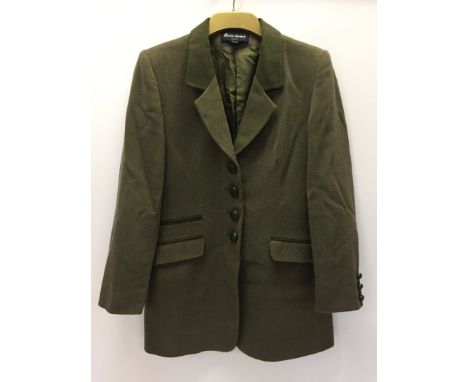 Ladies wool hunting jacket by Brian Tucker, Dublin. Size 10 (UK), 6 (US), 36 (EU). Fabric: Pure New Wool. 