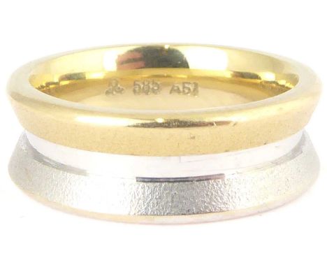 A 14ct gold contemporary ring with flanged sides, in two-tone yellow and white textured gold, with a plain white central rece