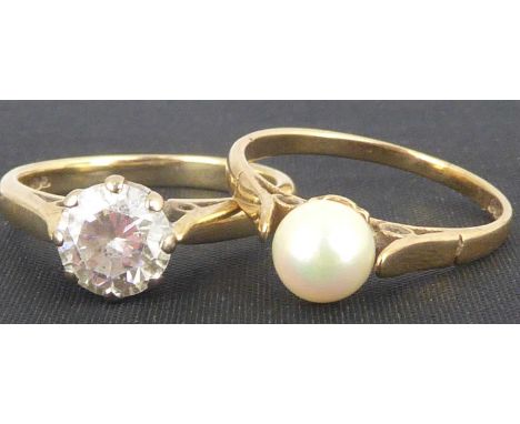 Two 9ct gold dress rings, one with single stone, size K, the other with simulated pearl, size J, combined approx. 4.2g (2).