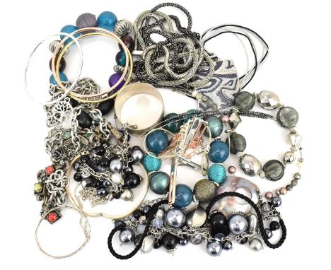 Various items of mixed, mostly modern costume jewellery to include silver bracelets, necklaces, Indulgence three-colour brace