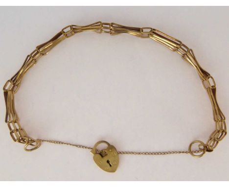 A 9ct gold three bar gate bracelet with heart-shaped 9ct gold padlock clasp, length 16cm, approx. 5.2g.