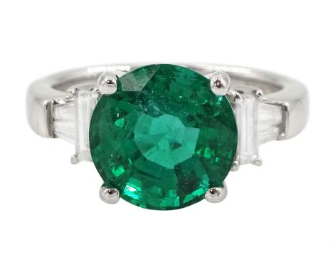 18ct white gold three stone round emerald, baguette and tapered baguette cut diamond ring, hallmarked, emerald approx 3.10 ca