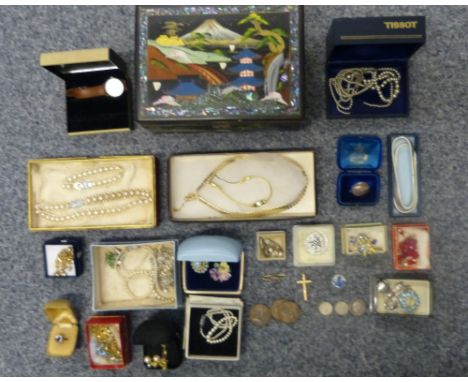 A Georgian gold mounted agate brooch, case, an Art Noveau silver and enamel brooch (AF) and a quantity of costume jewellery