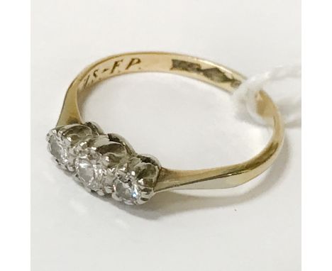 18CT GOLD 3 DIAMOND RING - SIZE K