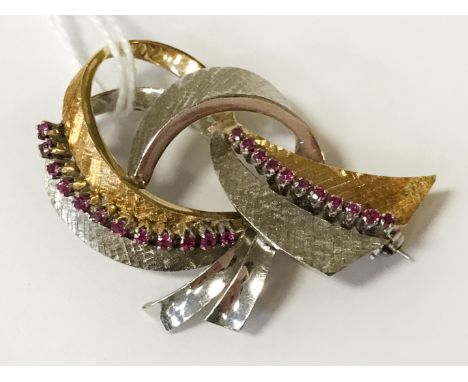 18CT MIXED GOLD &amp; RUBY BROOCH - 11 grams