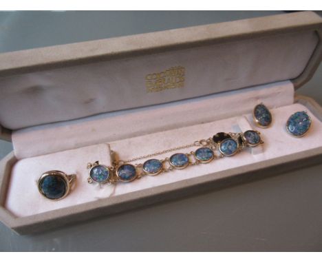 9ct Gold suite of jewellery set opal and mosaic comprising:-  bracelet, ring and earrings