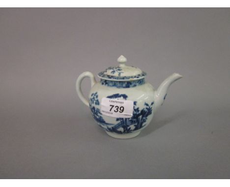 First Period Worcester bachelor's teapot decorated with oriental designs in blue and white (chips to cover and spout) CONDITI