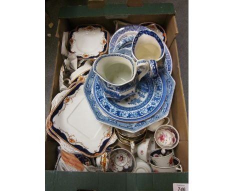 Small quantity of 19th Century English blue, gilt and floral decorated teaware, together with a similar Royal Albert tea serv