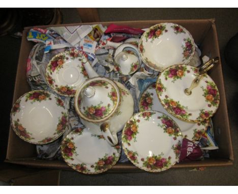 Royal Albert Old Country Rose pattern teaset / dinner set comprising: six dinner plates, six side plates, six cups and saucer