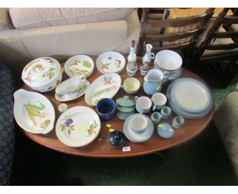 SELECTION OF ROYAL WORCESTER TABLEWARE INCLUDING EVESHAM PATTERN TOGETHER WITH SMALL QUANTITY OF DENBY STONEWARE - PLATES BOW
