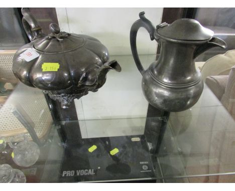 SILVER PLATED TEAPOT AND PEWTER JUG (AF)