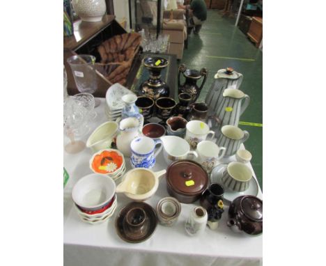 CHINA AND POTTERY WARE INCLUDING DENBY, 2.5 PINT TEAPOT, JUG, VASE, MUGS, DISHES AND OTHER ITEMS
