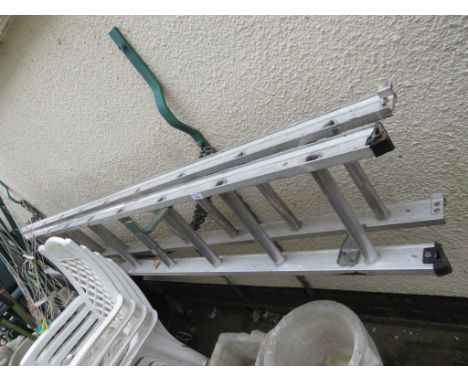 TWO PART ALUMINIUM EXTENDING LADDER