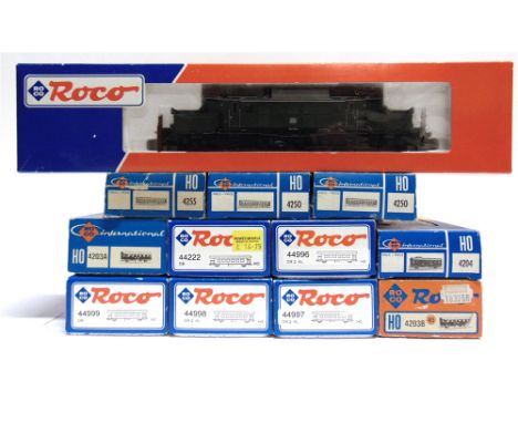 [HO GAUGE]. A GERMAN RAILWAY COLLECTION  comprising a Roco No.43483, German Railways co-co electric pantograph locomotive 194