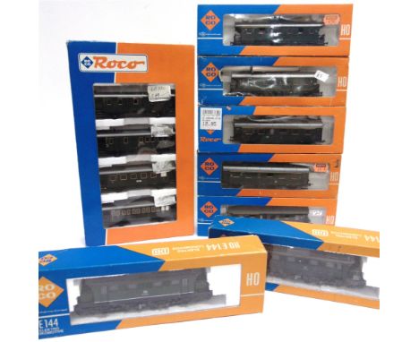 [HO GAUGE]. A GERMAN RAILWAY COLLECTION  comprising a Roco No.4131, German Railways bo-bo electric pantograph locomotive, 144