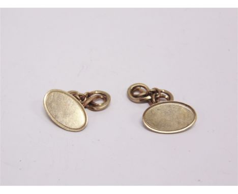 A PAIR OF 9 CARAT GOLD PAIR OF CUFFLINKS  the plain oval panels with chain connection to figure of eight back panel, 6.4g gro
