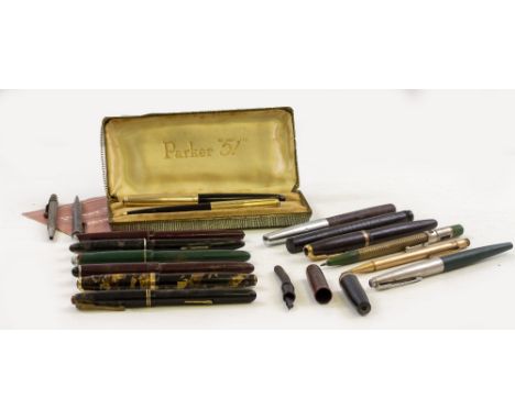 A COLLECTION OF PEN AND FOUNTAIN PENS to include a Parker 51, a Parker DuoFold, a sterling silver Yard-O-Lead propelling penc