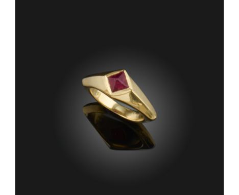 A spinel solitaire ring, the polished gold band set with a rough red spinel in yellow gold, size T This lot is to be sold wit