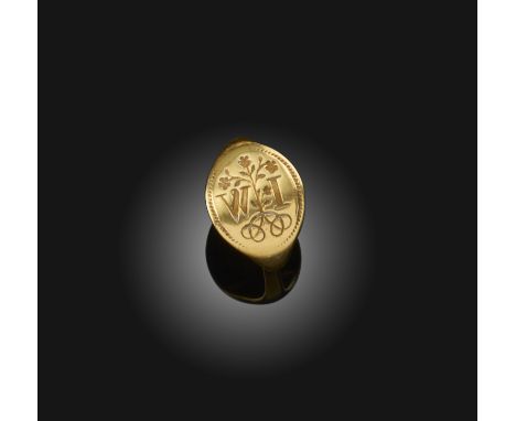 A gold signet ring, England, late 16th/early 17th century, the oval front engraved with the initials WI, flanking a floral sp