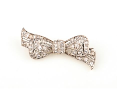 An Edwardian diamond-set bow brooch, pierced and millegrain-set with diamonds in platinum, 3.5cm wide, case 