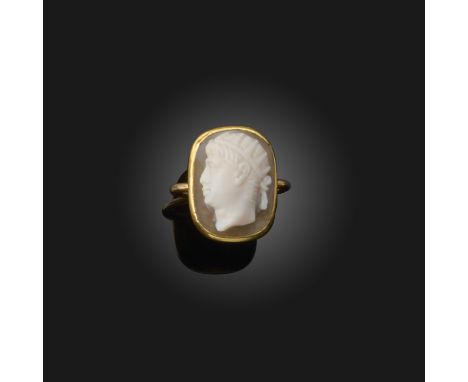 An agate cameo ring, early 19th century, the oval grey and white agate carved with a depiction of a Roman emperor wearing a r