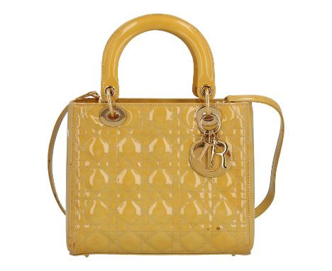 CHRISTIAN DIOR Handtasche "MITTELGROßE LADY DIOR", Koll.: 2009, akt. NP.: 3.900,-€. Lackleder Modell mit Cannage Steppung, go