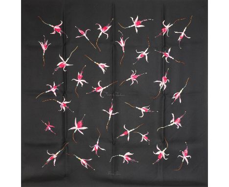 AUFLÖSUNG EINER SAMMLUNG. HERMÈS Seidencarré "FLEURS DE FUCHSIA", by P. Cooke Leigh, Entwurf erstmals erschienen 2006. Akt. N