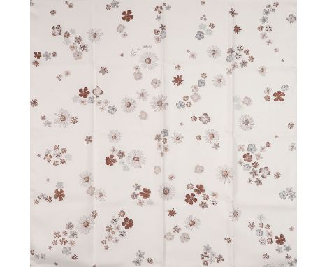 AUFLÖSUNG EINER SAMMLUNG. HERMÈS Seidencarré "FLOWER POWER", by Henri d'Origny, Entwurf erstmals erschienen 1974. Akt. NP.: 4