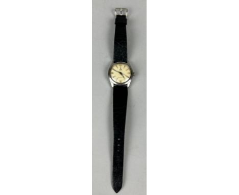 A GENTLEMAN'S TUDOR OYSTER ROYAL WRISTWATCH WITH BLACK LEATHER STRAP, 33mm case diameter. This watch is running. 