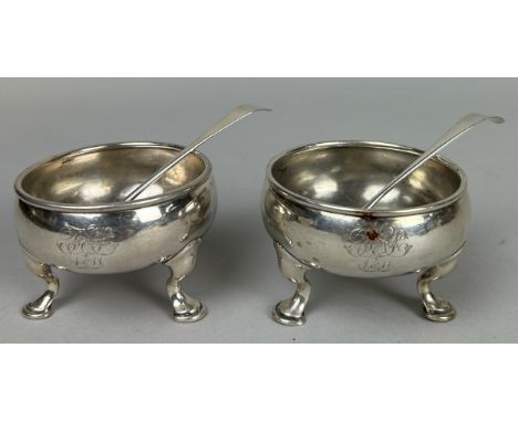 A PAIR OF REGENCY SILVER SALTS AND TWO SPOONS, Engraved '1811'. Total weight: 174gms 