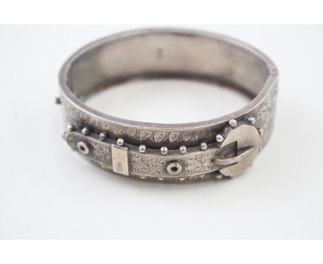 A VICTORIAN SILVER CUFF BANGLE WITH BELT DESIGN, Weight: 27gms 