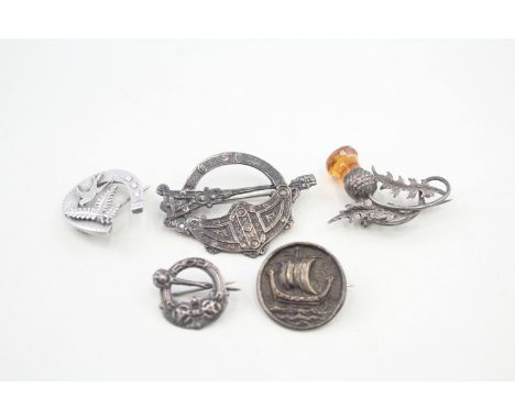 A GROUP OF FIVE SILVER ANTIQUE BROOCHES INCLUDING SCOTTISH, Weight: 31gms 