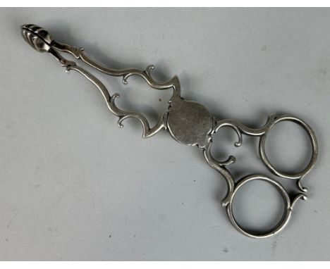 A SET OF GEORGIAN SILVER SUGAR TONGS, Weight: 37gms 