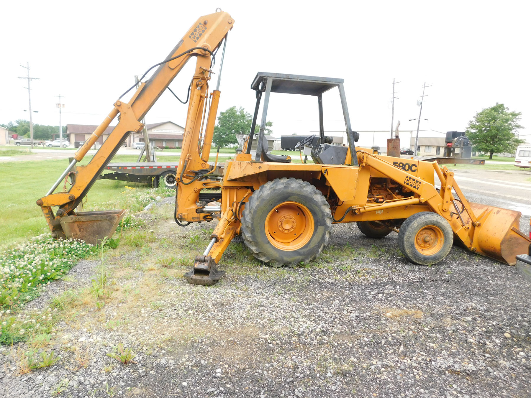 CASE 580C BACKHOE LOADER; OUTRIGGERS